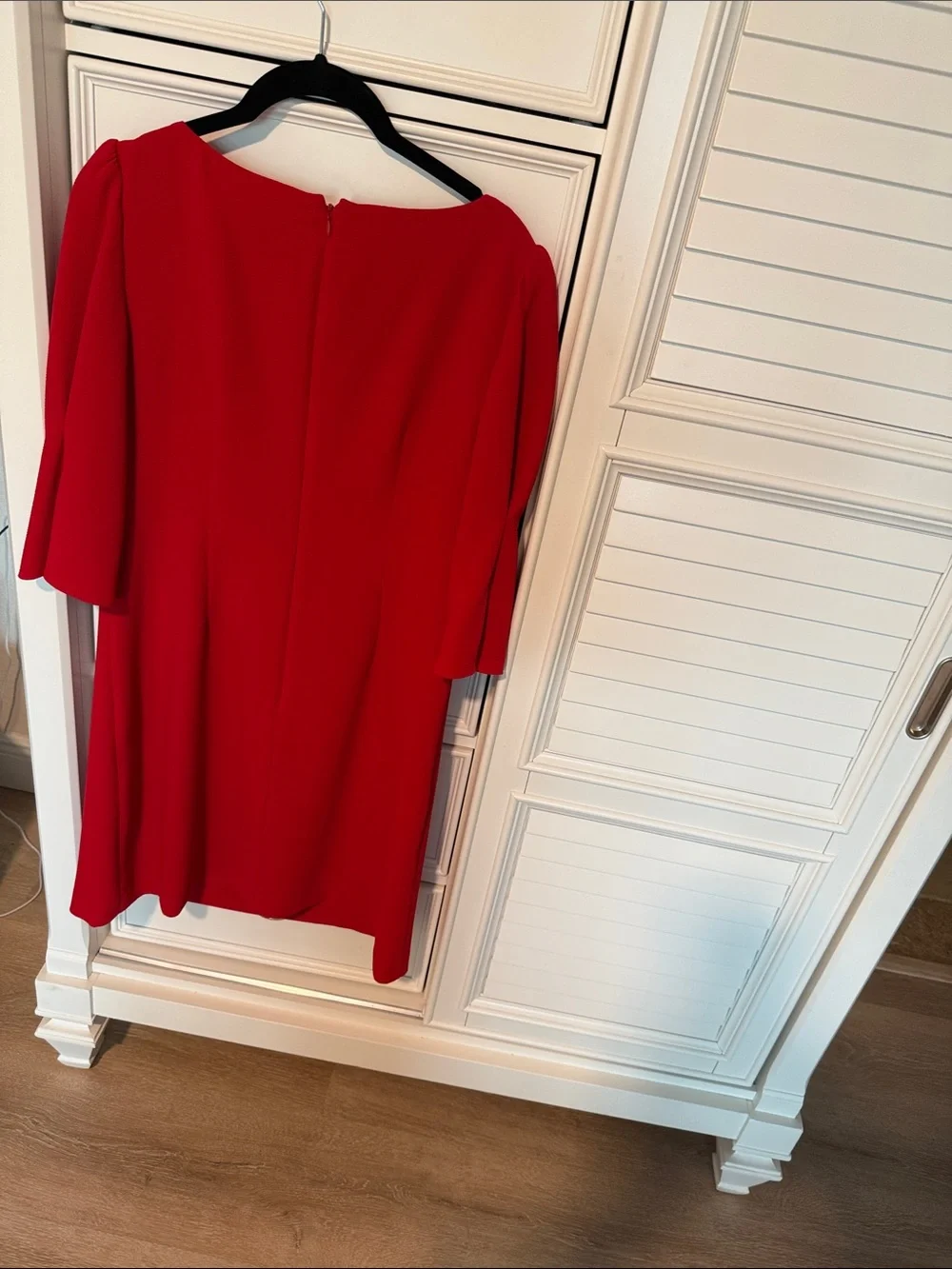 Vince Camuto Bold Red. Mid sleeve   Shift Dress. Size 8
